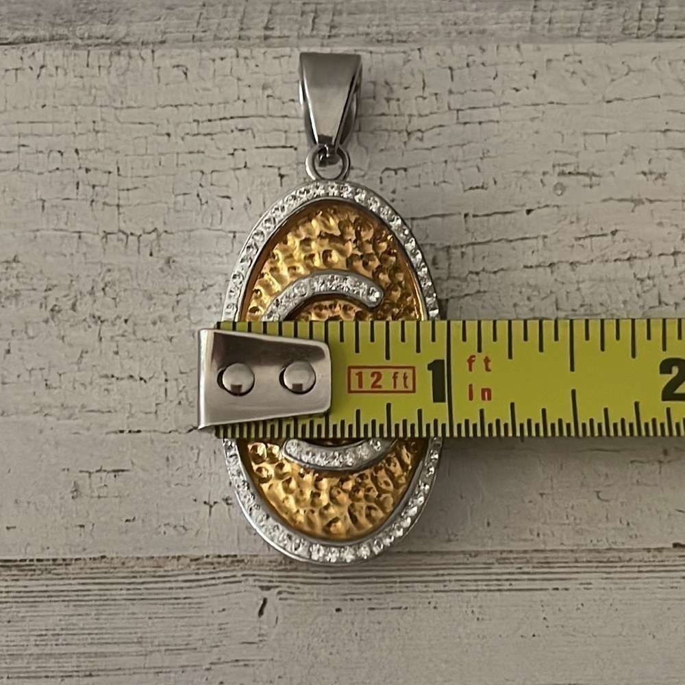 Nadri Hammered Gold Tone Crystal Oval Statement Pendant - Picture 5 of 7